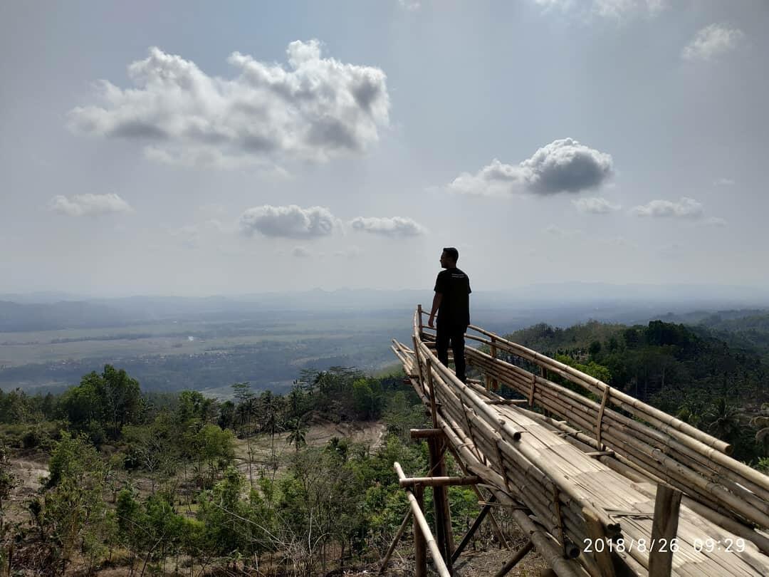 Puncak Wadas Tumpang: The Hidden Meditation Spot in Cilacap's Nature